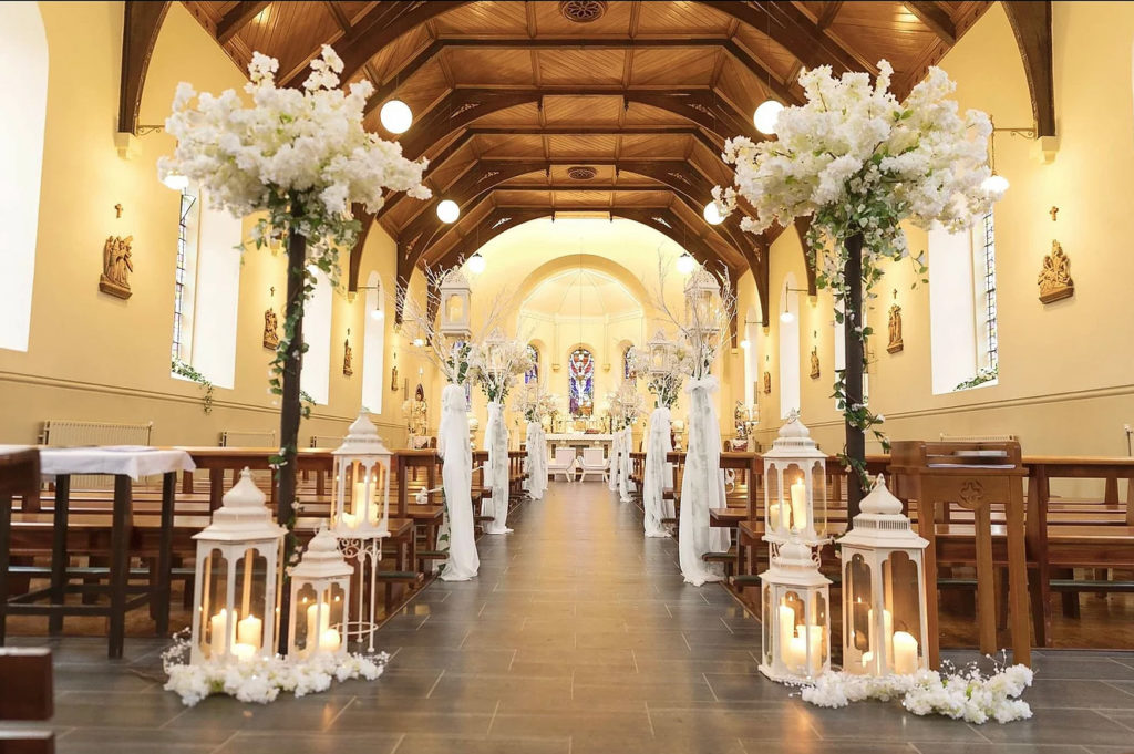 ❤️ 37 Elegant Ideas For Church Wedding Decorations - Emma Loves Weddings