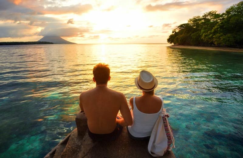 5 Tips For Traveling Couples in 2024 WeddingStats