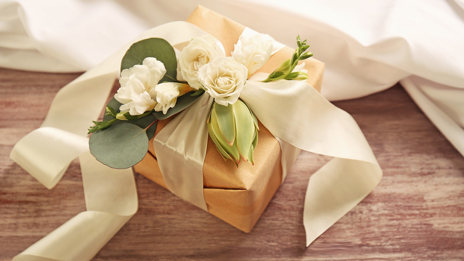 5 LastMinute Wedding Gifts 2023 Guide WeddingStats
