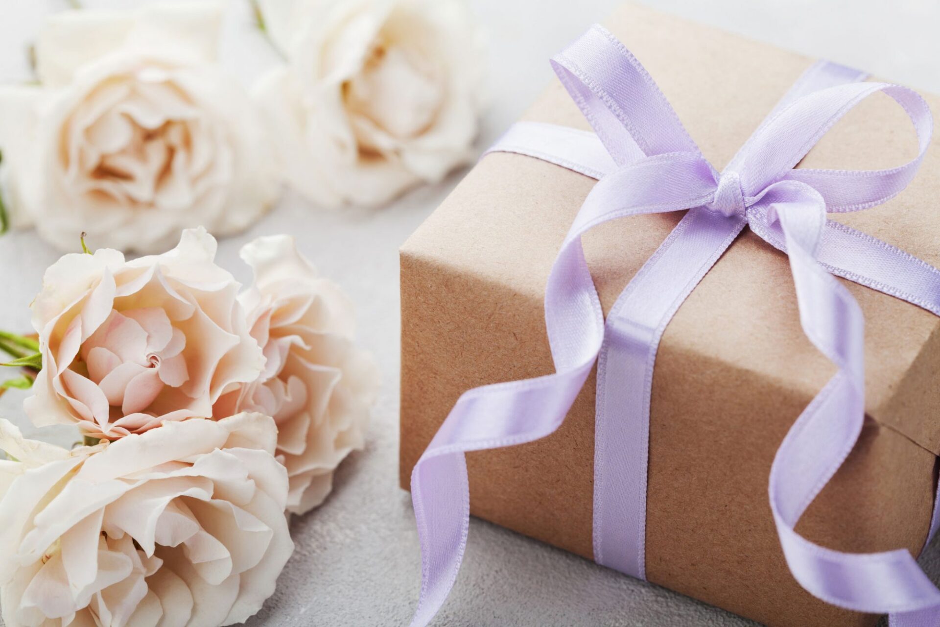 5 Last Minute Wedding Gifts 2024 Guide WeddingStats 5-last-minute-wedding-gifts-2024-guide-weddingstats