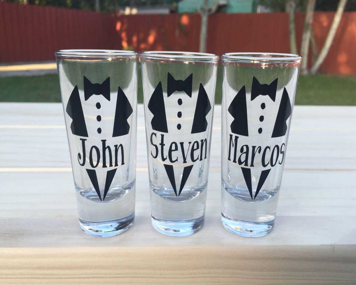 Why Is Groomsmen Shot Glasses the Most Trending Thing Now? 2024 Guide