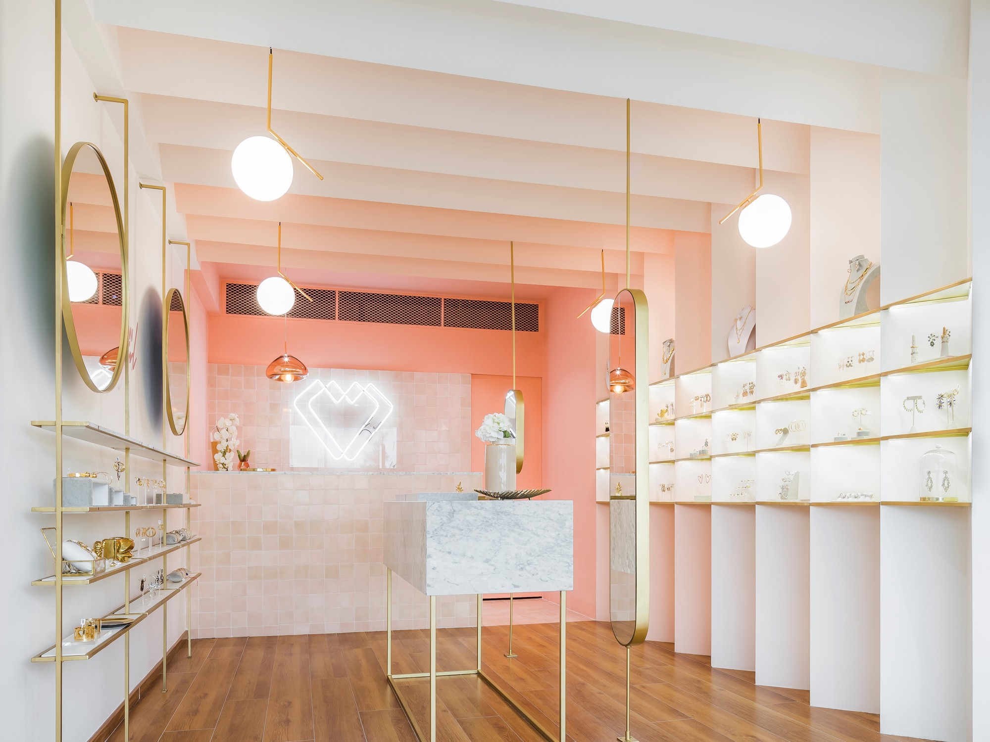 How To Select A Jewelry Store? - 2024 Guide - WeddingStats