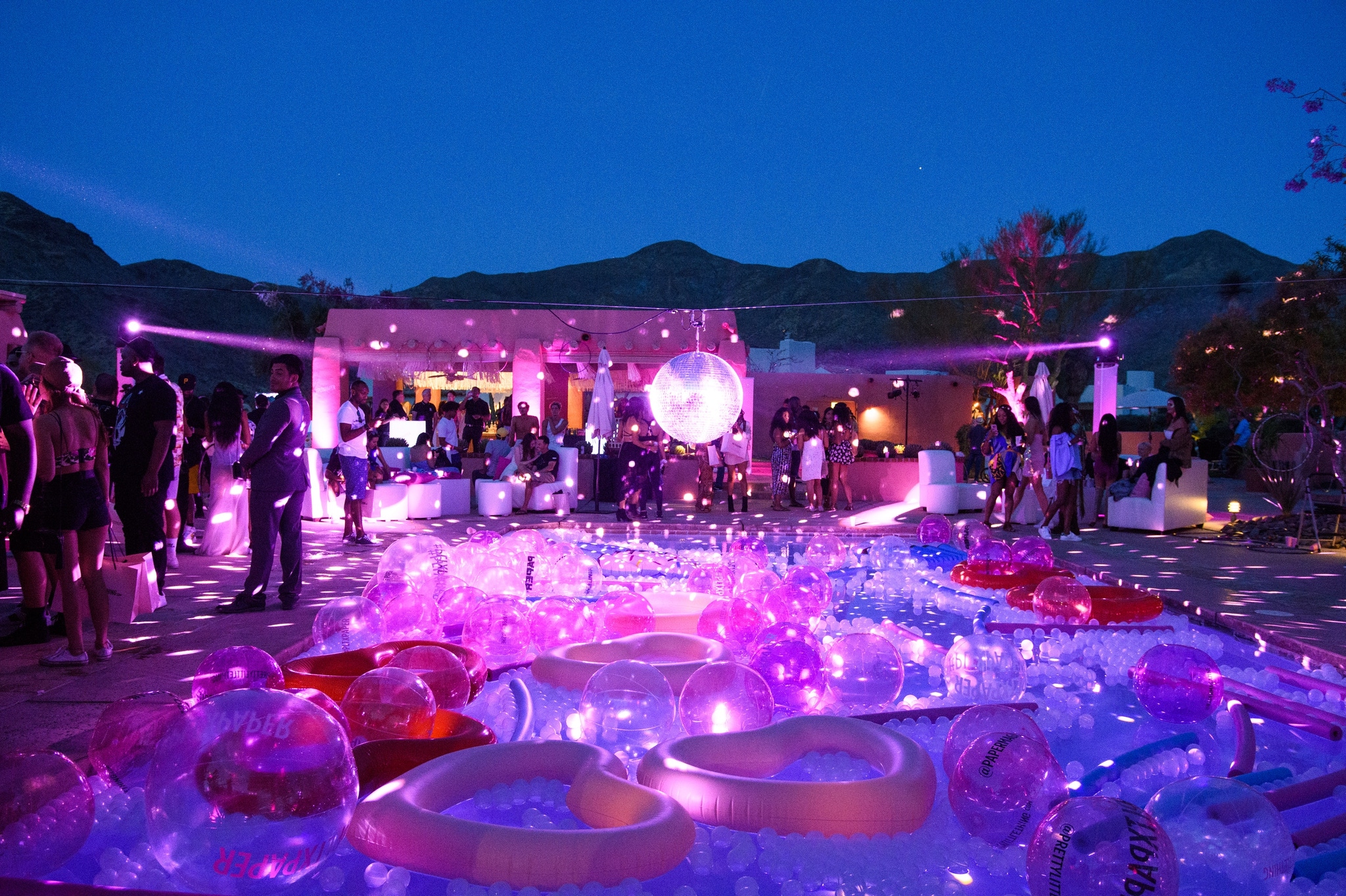 9 Reasons Why Poolside Wedding Is A Great Idea – 2024 Guide – WeddingStats