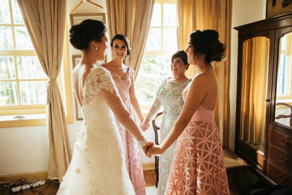 5 Do's and Don'ts for Mother of the Bride Dress Shopping - 2023 Guide -  WeddingStats