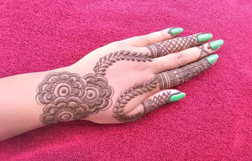 Modern Mehndi Designs That Are Trending In 2023 - WeddingStats