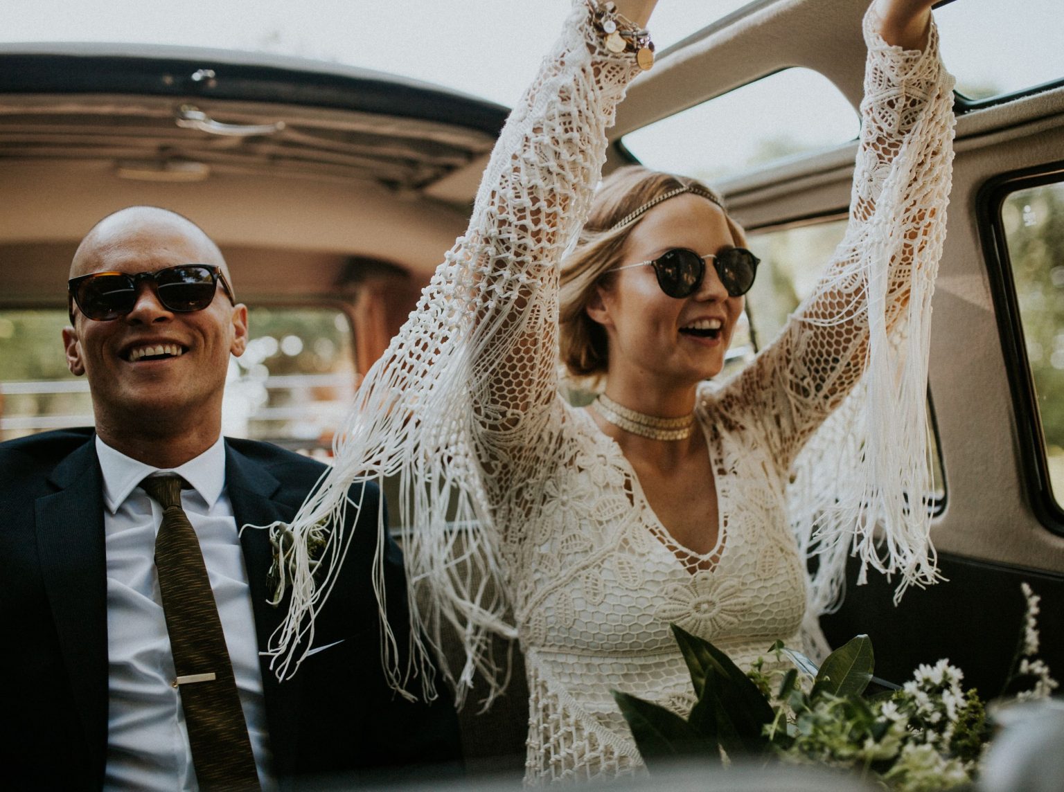 9 Tips for Wearing Sunglasses to a Wedding 2024 Guide WeddingStats