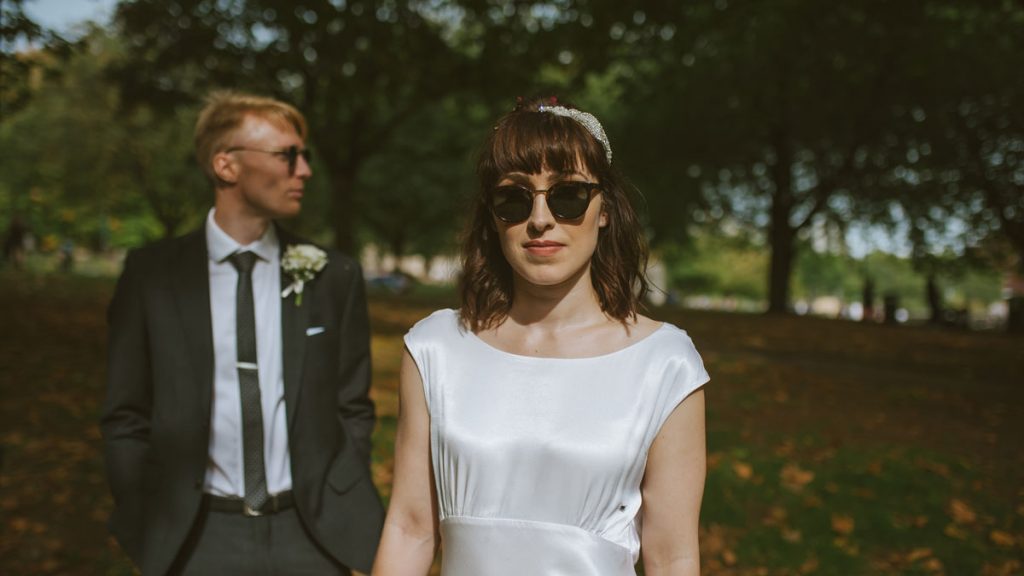 9 Tips for Wearing Sunglasses to a Wedding 2024 Guide WeddingStats