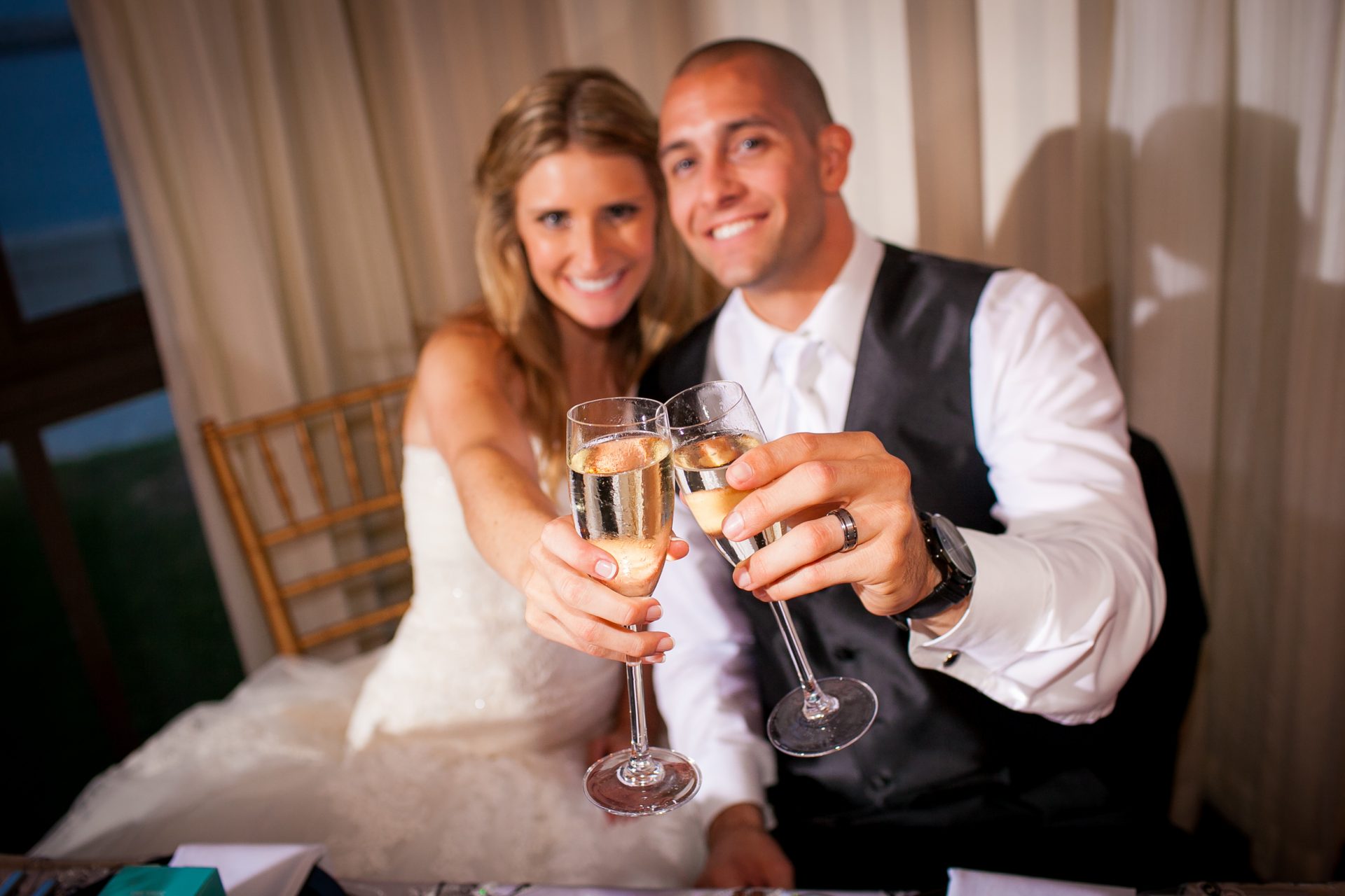 How Much Alcohol Should Be Served At A Wedding? 2024 Guide WeddingStats