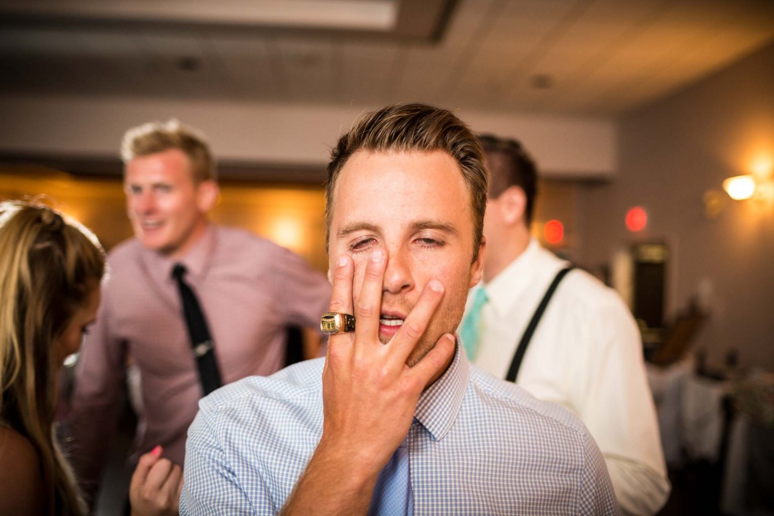 How Much Alcohol Should Be Served At A Wedding? 2024 Guide WeddingStats