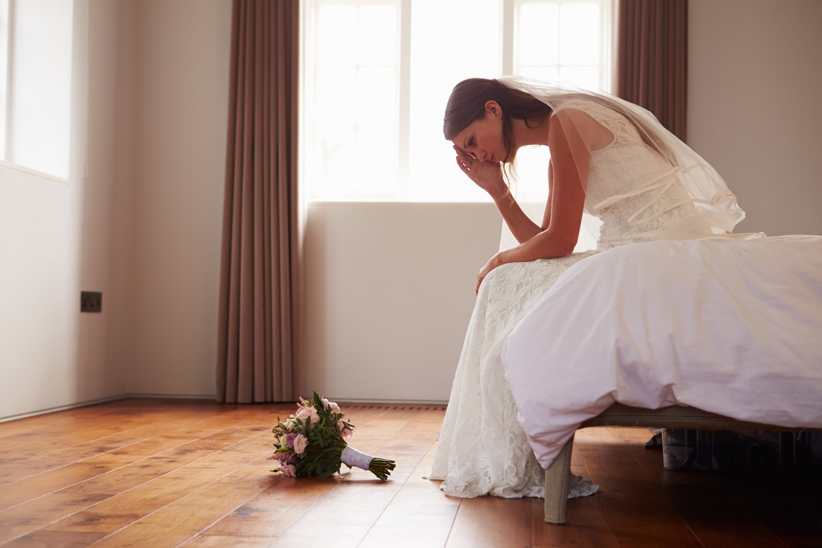 4 Wedding Scams to Watch Out For - 2024 Guide - WeddingStats