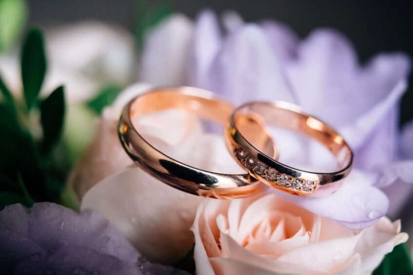 Simple or Extravagant How Should a Wedding Ring Be? WeddingStats