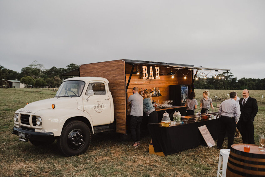 How A Mobile Bar Can Help Your Wedding Go Off With A Pop! WeddingStats