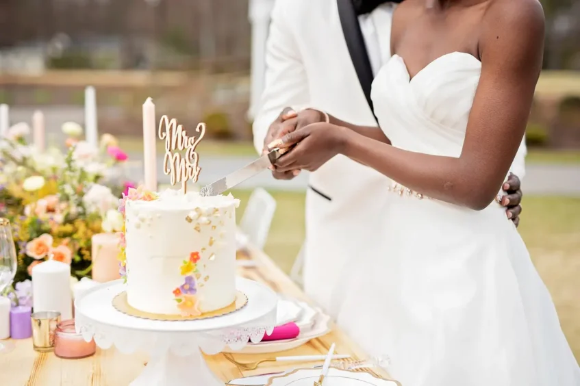 Selecting cake flavors and designs for your wedding