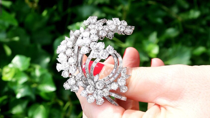 Using Brooches to Enhance your Wedding Outfit